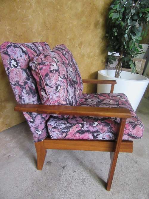 A FANTASTIC VINTAGE  WOODEN ARM CHAIR STUNNING PATIO FURNITURE RETRO CHIC