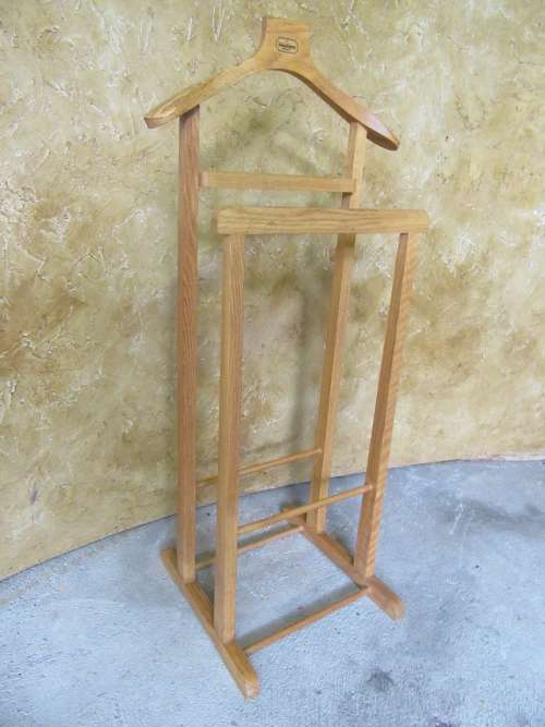 AN EXQUISITE SIMPLE BUT EFFECTIVE 'WALD WOOD PRODUCT DUMB VALET CLOTHING STAND IN GREAT CONDITION!!!