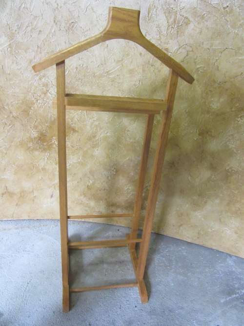 AN EXQUISITE SIMPLE BUT EFFECTIVE 'WALD WOOD PRODUCT DUMB VALET CLOTHING STAND IN GREAT CONDITION!!!