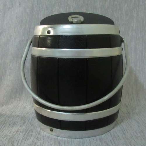 A FANTASTIC BARRLE SHAPED ICE BUCKET WITH A LID - STUNNING VINTAGE PIECE