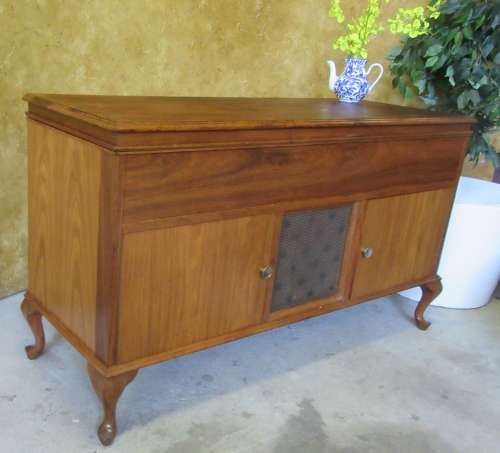 A SPECTACULAR LARGE VINTAGE QUEEN ANN SERVER/RADIO GRAM RESTING ON GORGEOUS QUEEN ANN LEGS!!!!