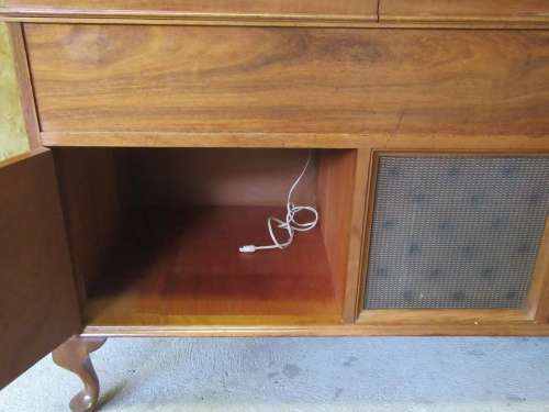 A SPECTACULAR LARGE VINTAGE QUEEN ANN SERVER/RADIO GRAM RESTING ON GORGEOUS QUEEN ANN LEGS!!!!