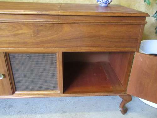 A SPECTACULAR LARGE VINTAGE QUEEN ANN SERVER/RADIO GRAM RESTING ON GORGEOUS QUEEN ANN LEGS!!!!