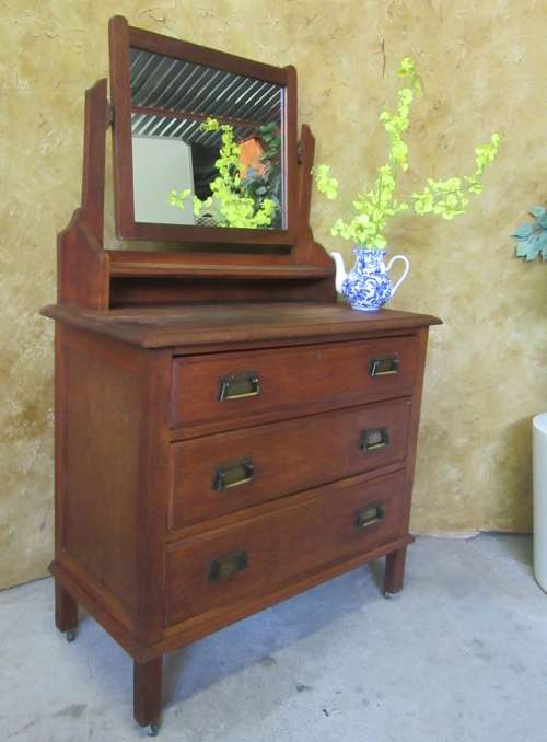 AN INCREDIBLE ANTIQUE SOLID  OAK 3-DRAWER WASH STAND/ TABLE WITH A MIRROR