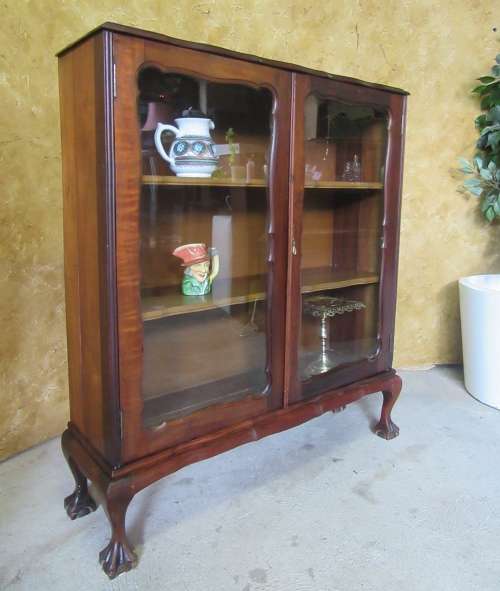 AN EXQUISITE IMBUIA GLASS ANTIQUE SHOWCASE WITH STUNNING DETAIL! MAGNIFICENT FURNITURE!!!