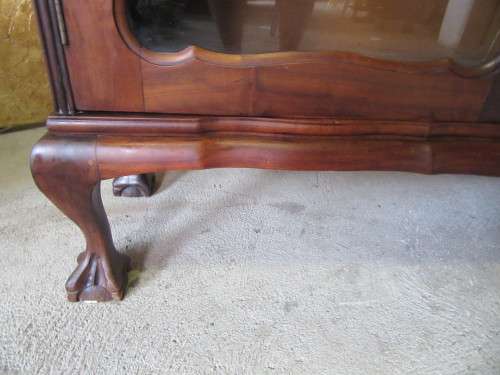 AN EXQUISITE IMBUIA GLASS ANTIQUE SHOWCASE WITH STUNNING DETAIL! MAGNIFICENT FURNITURE!!!
