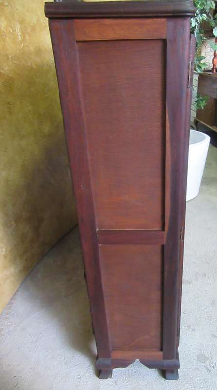AN EXQUISITE VINTAGE GLASS SHOWCASE WITH STUNNING DETAIL! MAGNIFICENT FURNITURE!!!