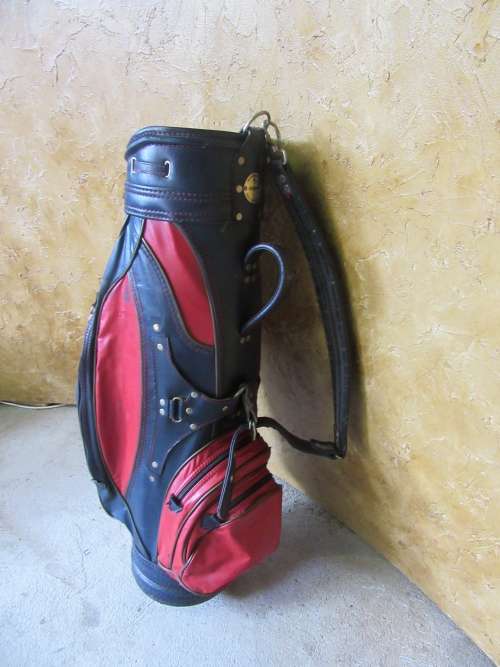 A FANTASTIC VINTAGE ICEMAN GOLF BAG IN GOOD CONDITION!!!