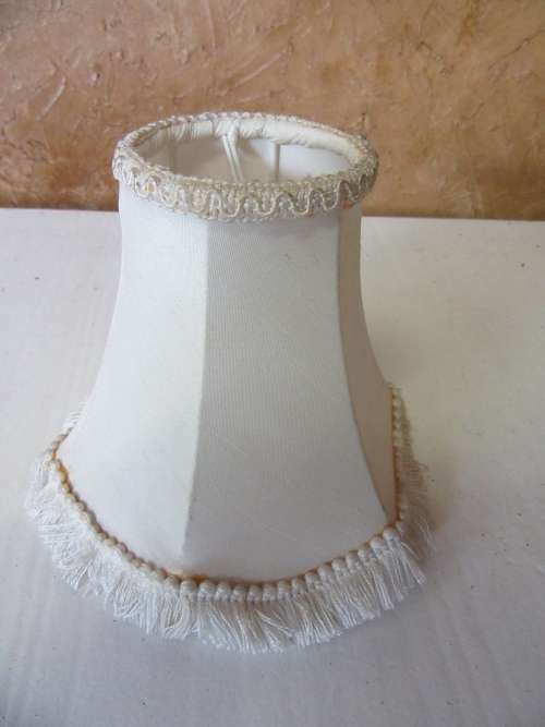 A STUNNING SMALL LIGHT CREAM LAMP SHADE