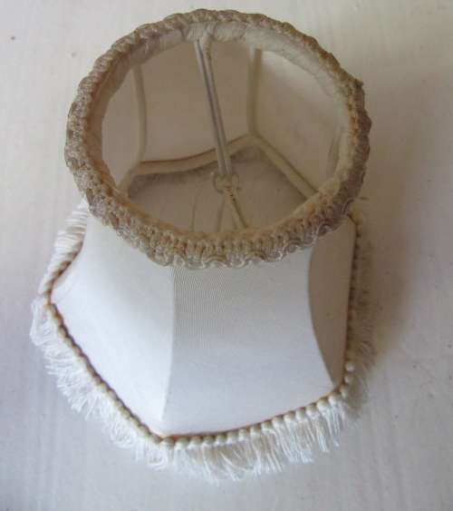 A STUNNING SMALL LIGHT CREAM LAMP SHADE