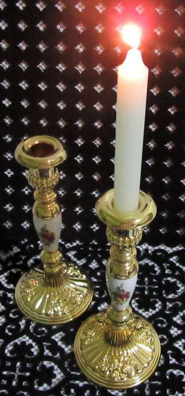 TWO STYLISH RARE ROYAL DOULTON - OLD COUNTRY ROSES/SILVER & GOLD COLLECTABLE CANDLE STICKS BID PER E