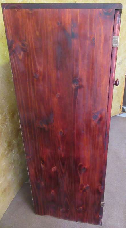 A FABULOUS TALL CABINET WITH STUNNING SLATED DAWERS - PERFECT DRINKS OR TV CABINET