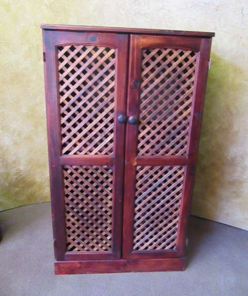 A FABULOUS TALL CABINET WITH STUNNING SLATED DAWERS - PERFECT DRINKS OR TV CABINET