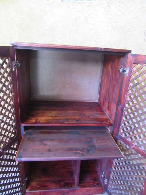 A FABULOUS TALL CABINET WITH STUNNING SLATED DAWERS - PERFECT DRINKS OR TV CABINET