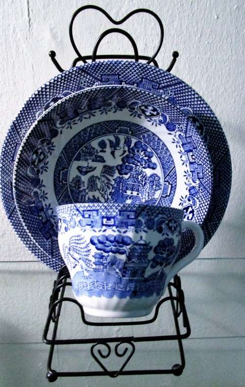 A classic design: the 1940 s earthenware STAFFORDSHIRE BARRATT'S Trio - in blue and white print