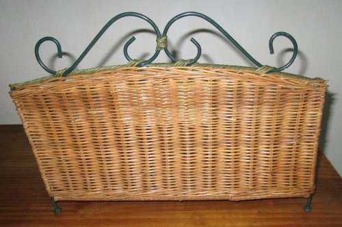 A Gorgeous Country style Oval Wicker Basket with Handles and Ceramic decorative plaque,  Perfect for