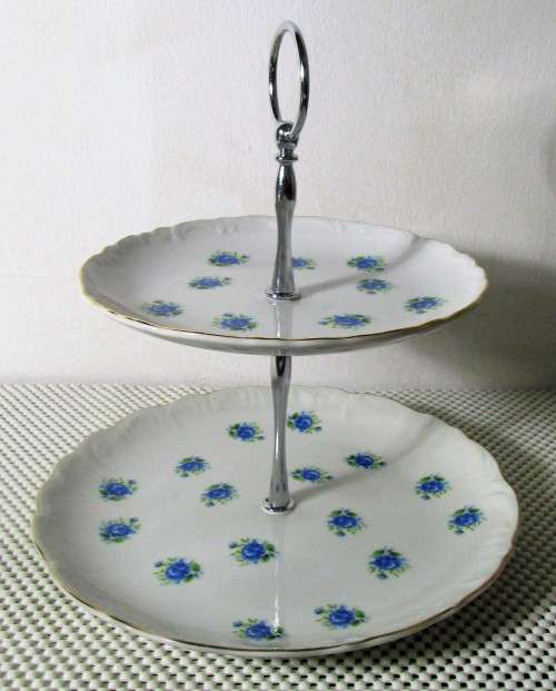 WOW A GORGEOUS 2 TIER CAKE STAND LOVE THE BLUE FLOWERS ON THE CRISP WHITE PORCELAIN