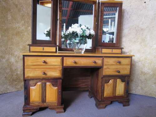 AN EXQUISITE DETAILED SOLID YELLOW WOOD & IMBUIA DRESSING TABLE w 3 DRAWERS, 2 CUPBOARDS & 3 MIRRORS