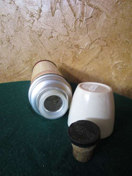 VINTAGE THERMOS FOOD FLASK MADE IN ENGLAND USEABLE ITEM
