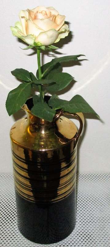 LARGE DECORATIVE CERAMIC POT WITH BEAUTIFUL GOLD & BLACK DESIGN