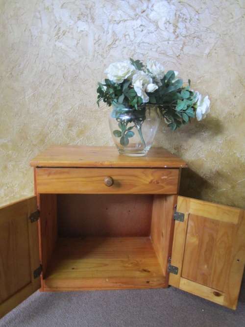 A FANTASTIC LARGE WOODEN BEDSIDE CABINET WILL ALSO  MAKE PERFECT SIDE TABLE