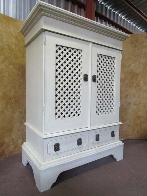 WOW A EXQUISITE LARGE CUPBOARD WITH STUNNING SLATTED DOORS AN DRAWER - STATEMENT PIECE