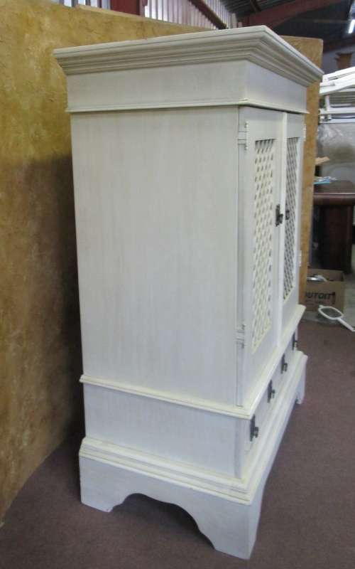 WOW A EXQUISITE LARGE CUPBOARD WITH STUNNING SLATTED DOORS AN DRAWER - STATEMENT PIECE