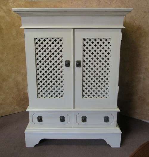 WOW A EXQUISITE LARGE CUPBOARD WITH STUNNING SLATTED DOORS AN DRAWER - STATEMENT PIECE