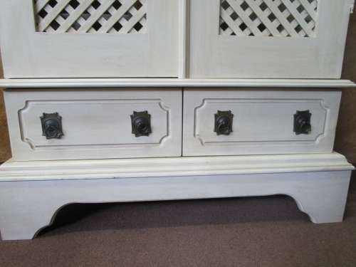 WOW A EXQUISITE LARGE CUPBOARD WITH STUNNING SLATTED DOORS AN DRAWER - STATEMENT PIECE