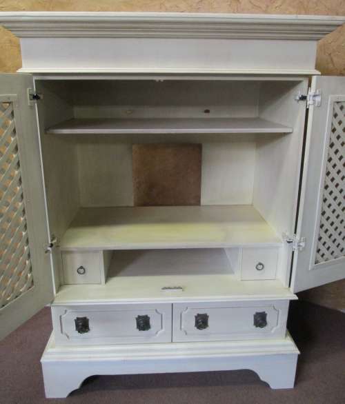 WOW A EXQUISITE LARGE CUPBOARD WITH STUNNING SLATTED DOORS AN DRAWER - STATEMENT PIECE