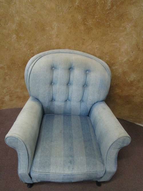 A MARVELOUS QUEEN ANN OCCASIONAL CHAIR RECOVER IT IN YOUR CHOICE OF FABRIC EXTREM COMFORTABLE