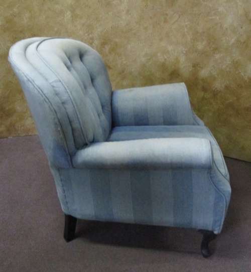 A MARVELOUS QUEEN ANN OCCASIONAL CHAIR RECOVER IT IN YOUR CHOICE OF FABRIC EXTREM COMFORTABLE