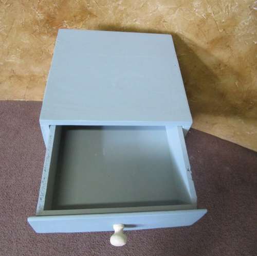 A BEAUTIFUL CHALK PAINT BED SIDE CABINET WITH A DRAWER - STUNNING