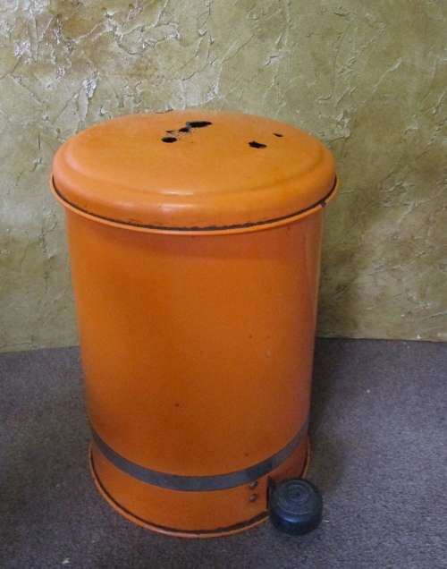 A BRIGHT ORANGE VINTAGE ENAMEL PEDTAL BIN IN WORKING CONDITION
