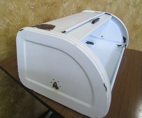 A STUNNING VINTAGE ENAMEL BREAD BIN, LOVELY AS A FEATURE IN YOUR COUNTRY KITCHEN!!