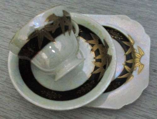 Stunning KINGS WAY porcelain Trio with a stunning navy design with touches of gold - Elegant!!!