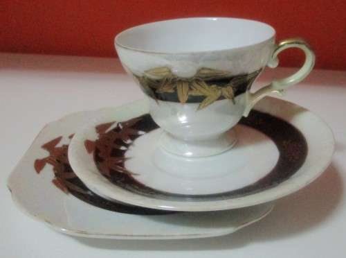 Stunning KINGS WAY porcelain Trio with a stunning navy design with touches of gold - Elegant!!!