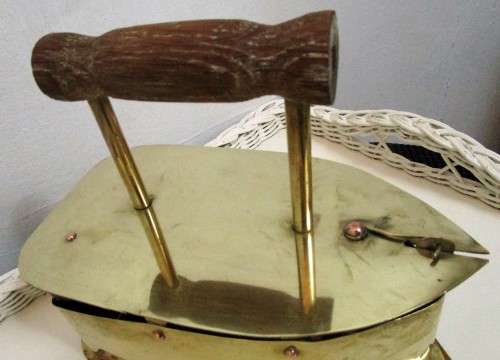 Vintage BRASS Iron Coal Fired Box Sad Iron Wood Handle & Grate