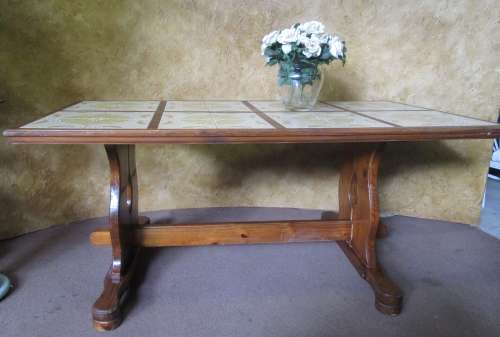 A FANTASTIC VINTAGE TABLE WITH STUNNING DETAIL WITH THE ORIGINAL TILED TOP
