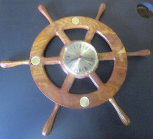 A STUNNING CLOCK SOLLID WOOD LOOK LIKE A SHIPS WHEEL TESTED & WORKING