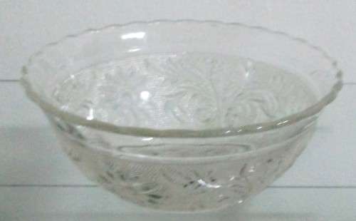 A AWESOME CUT GLASS STYLE FRUIT & SALLAD & SERVING BOWL STUNNING VINTAGE BOWL