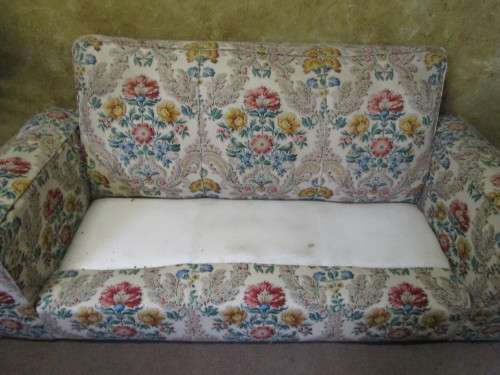 WOW A LOVLEY VINTAGE THREE SEATER COUCH WITH ORIGINAL SPRINGS SO COMFORTABLE