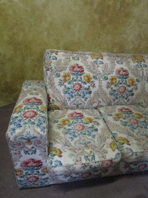 WOW A LOVLEY VINTAGE THREE SEATER COUCH WITH ORIGINAL SPRINGS SO COMFORTABLE