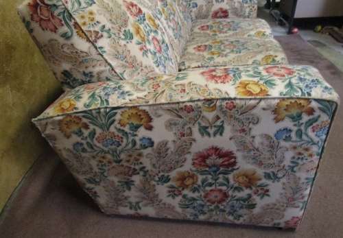 WOW A LOVLEY VINTAGE THREE SEATER COUCH WITH ORIGINAL SPRINGS SO COMFORTABLE