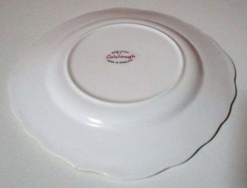 A STUNNING BONE CHINA PORCELAIN SIDE PLATE BY COLCLOUGH MADE IN ENGLAND