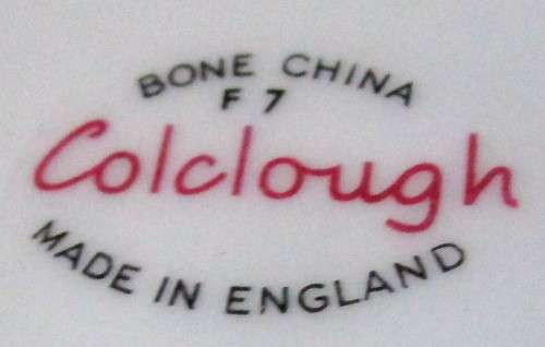 A STUNNING BONE CHINA PORCELAIN SIDE PLATE BY COLCLOUGH MADE IN ENGLAND
