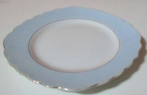 A STUNNING BONE CHINA PORCELAIN SIDE PLATE BY BOUQUET - HAND PAINTED