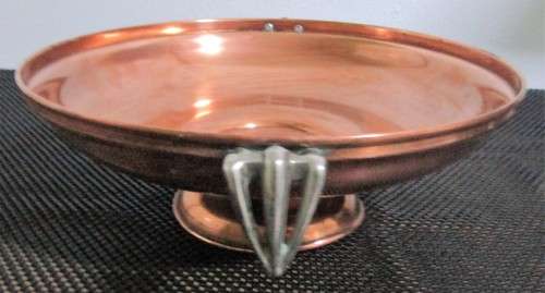 STUNNING ANTIQUE COPPER BOWL ON A STAND WITH BEAUTIFUL BRASS HANDLES - A REALLY STUNNING PIECE