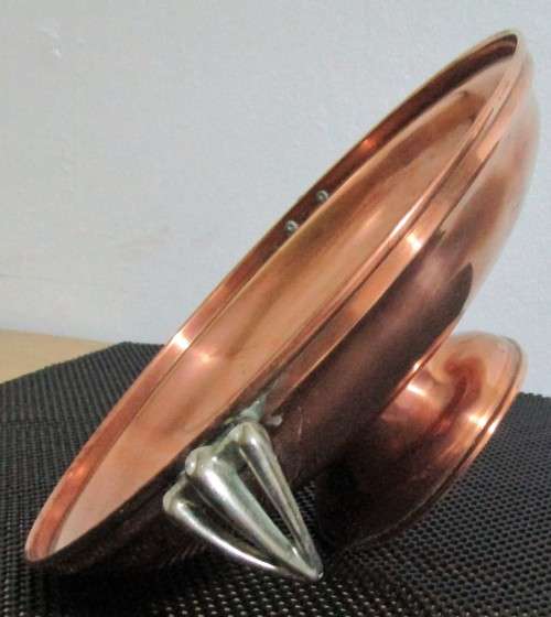 STUNNING ANTIQUE COPPER BOWL ON A STAND WITH BEAUTIFUL BRASS HANDLES - A REALLY STUNNING PIECE
