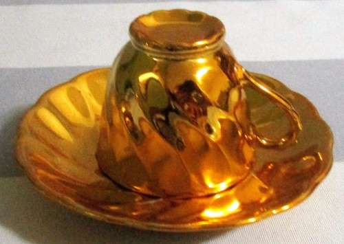 ELGANT & STYLISH A GOLDEN COLOR PORCELAIN CUP & SAUCER - FABULOUS
